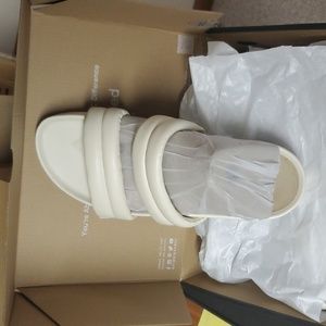 Vionic Mayla Sandal sz 11 cream